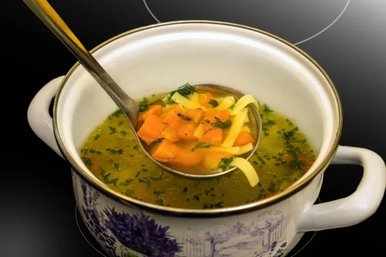 Куриный суп с бёдрами
